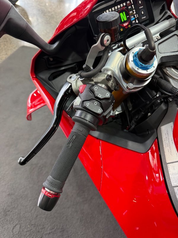 2024 DUCATI PANIGALE V4 S Red