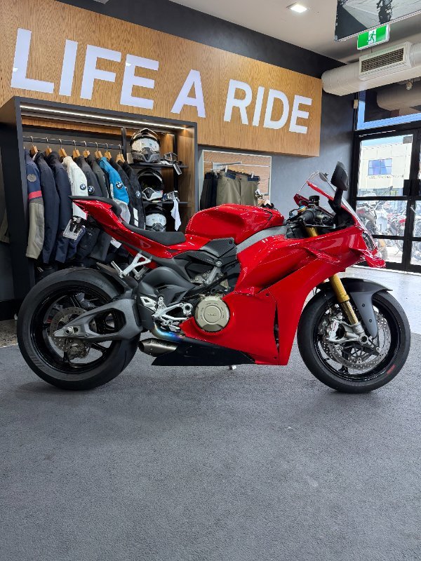 2024 DUCATI PANIGALE V4 S Red