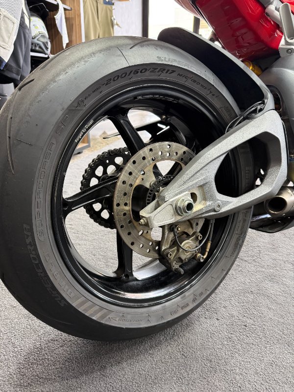 2024 DUCATI PANIGALE V4 S Red