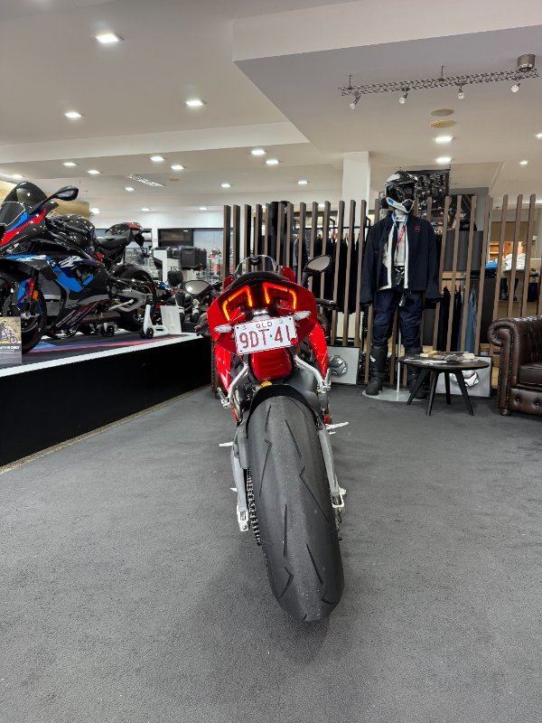 2024 DUCATI PANIGALE V4 S Red
