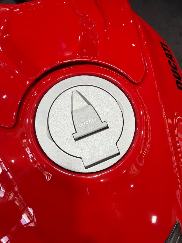 2024 DUCATI PANIGALE V4 S Red