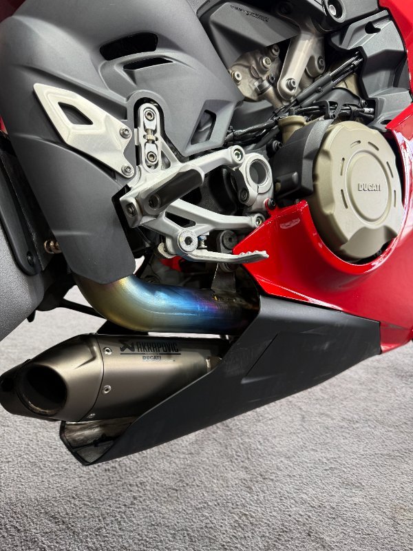 2024 DUCATI PANIGALE V4 S Red