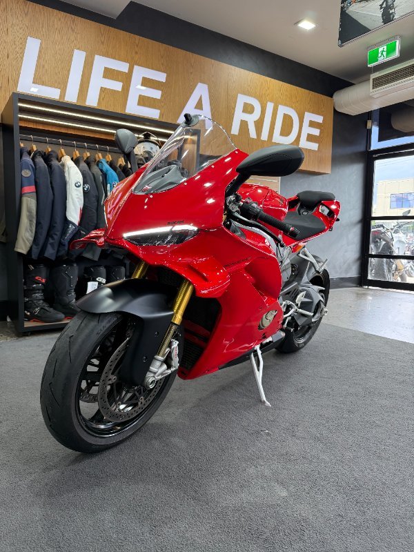 2024 DUCATI PANIGALE V4 S Red
