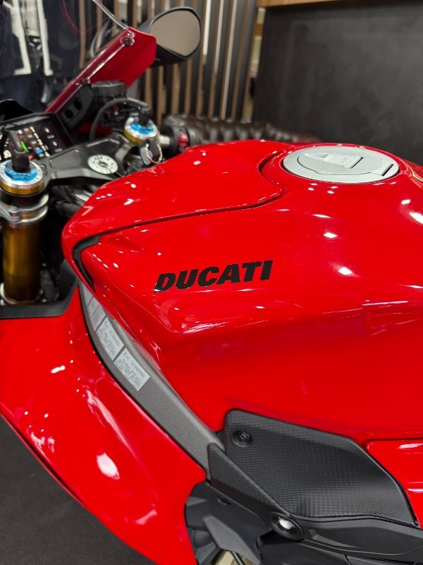 2024 DUCATI PANIGALE V4 S Red