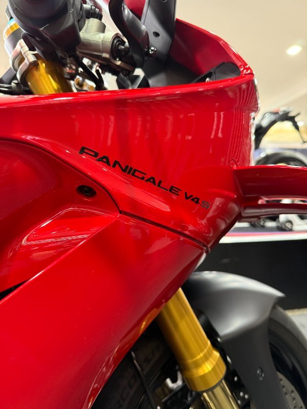 2024 DUCATI PANIGALE V4 S Red