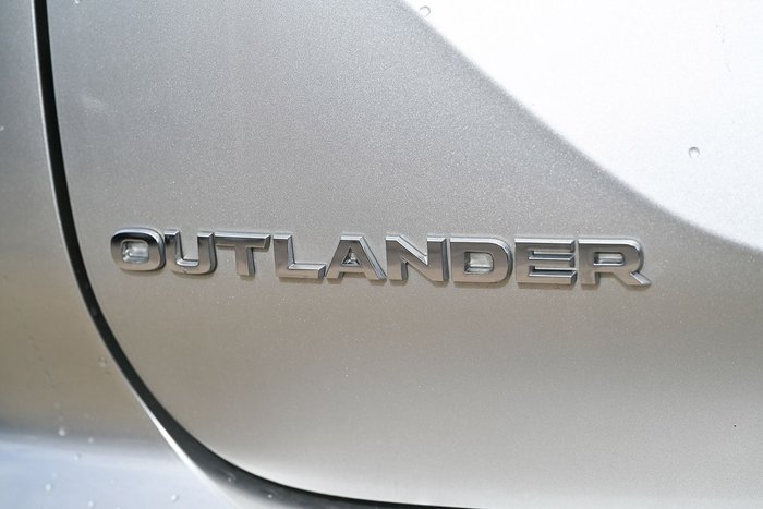 2022 Mitsubishi Outlander LS
