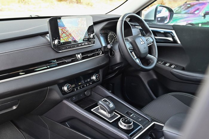 2022 Mitsubishi Outlander LS