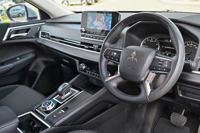 2022 Mitsubishi Outlander LS