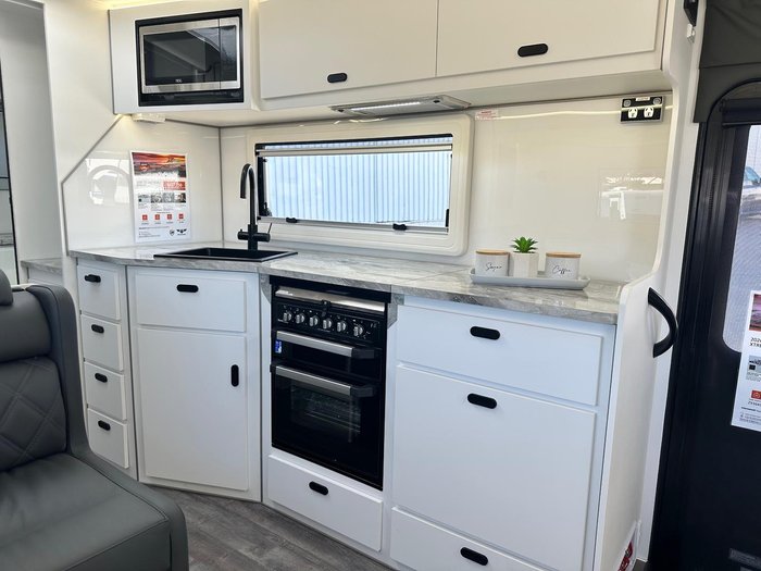 2026 JB Caravans Dirt Road Extreme 22' Large Ensuite