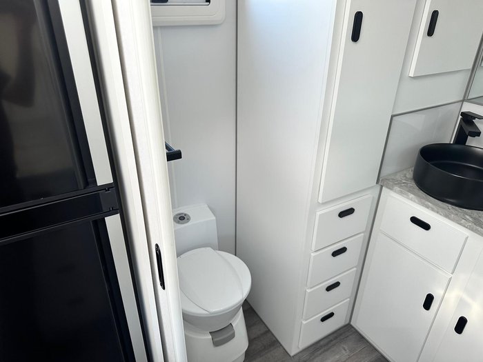 2026 JB Caravans Dirt Road Extreme 22' Large Ensuite