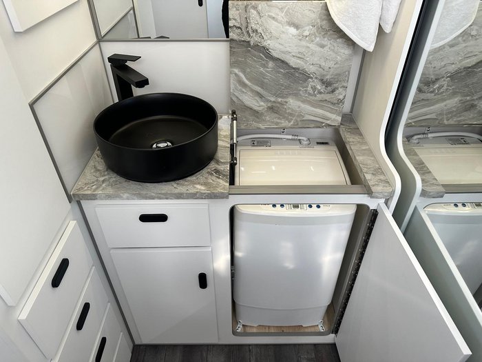 2026 JB Caravans Dirt Road Extreme 22' Large Ensuite