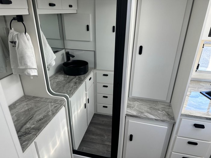 2026 JB Caravans Dirt Road Extreme 22' Large Ensuite