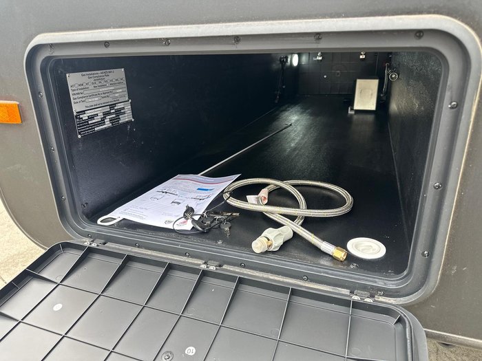 2026 New Age Caravans Manta Ray 18 Ft Mr18ermy26