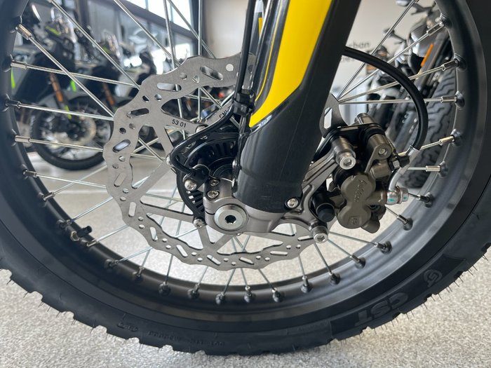 2025 Surron ULTRA BEE R YELLOW/BLACK