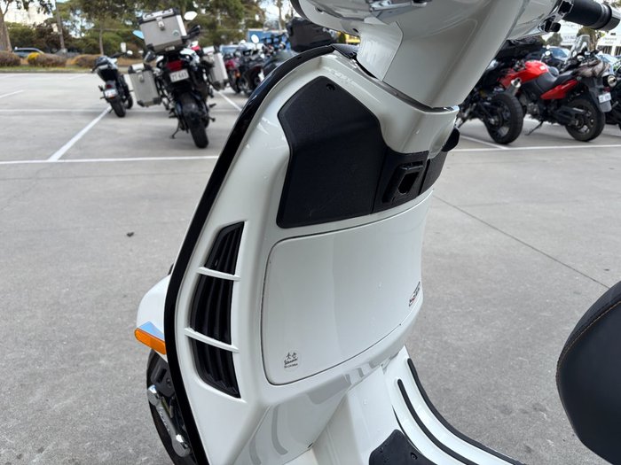 2023 VESPA GTS 300 SUPER SPORT