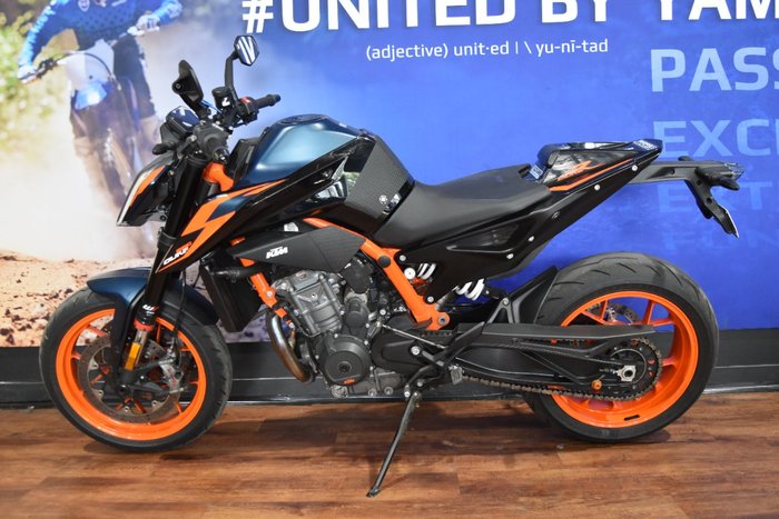 2023 Ktm 890 DUKE R Orange