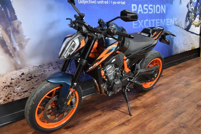 2023 Ktm 890 DUKE R Orange