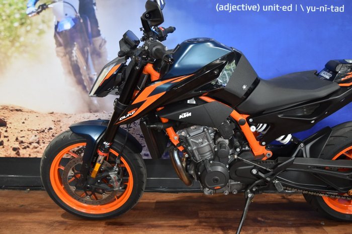 2023 Ktm 890 DUKE R Orange