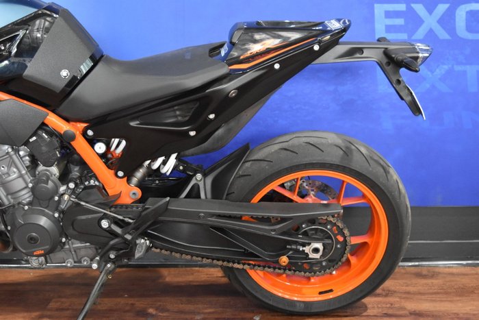 2023 Ktm 890 DUKE R Orange