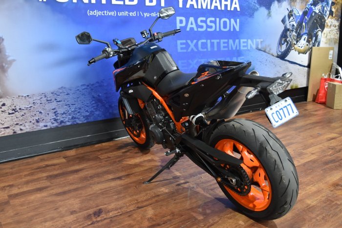 2023 Ktm 890 DUKE R Orange