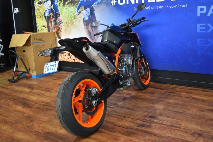 2023 Ktm 890 DUKE R Orange