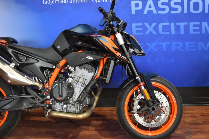 2023 Ktm 890 DUKE R Orange
