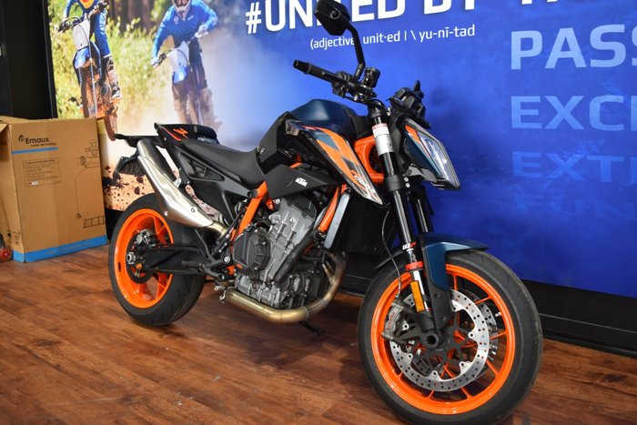 2023 Ktm 890 DUKE R Orange