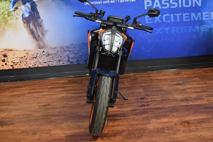 2023 Ktm 890 DUKE R Orange