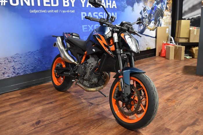 2023 Ktm 890 DUKE R Orange