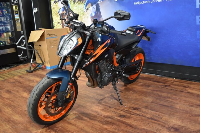 2023 Ktm 890 DUKE R Orange