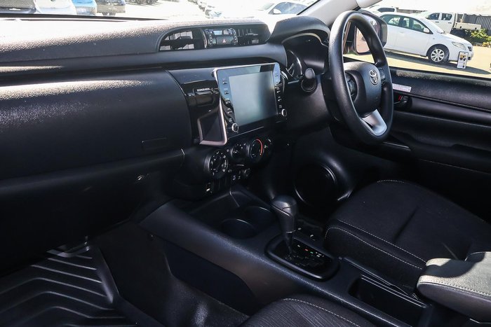 2023 Toyota Hilux SR