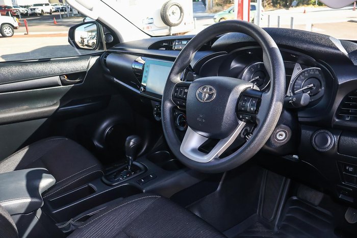 2023 Toyota Hilux SR