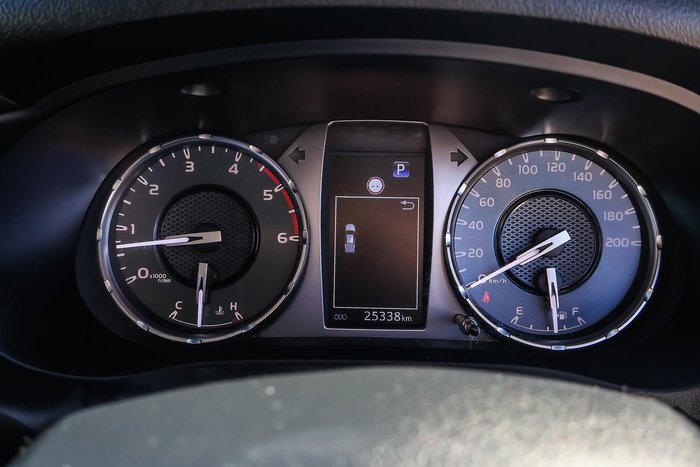 2023 Toyota Hilux SR