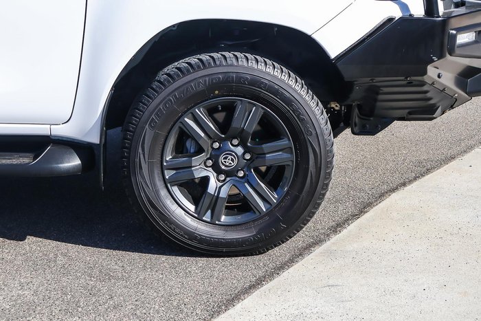 2023 Toyota Hilux SR