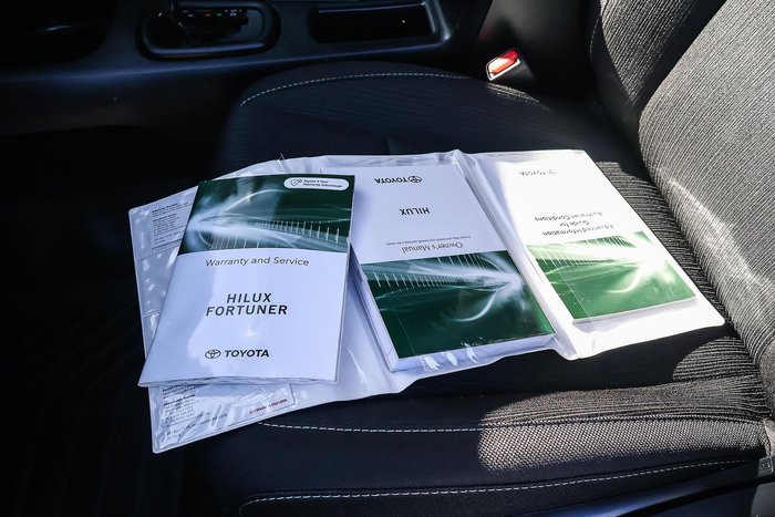 2023 Toyota Hilux SR