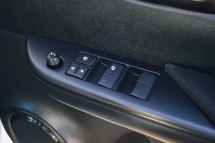 2023 Toyota Hilux SR