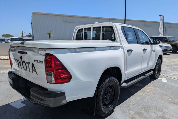 2022 Toyota Hilux SR
