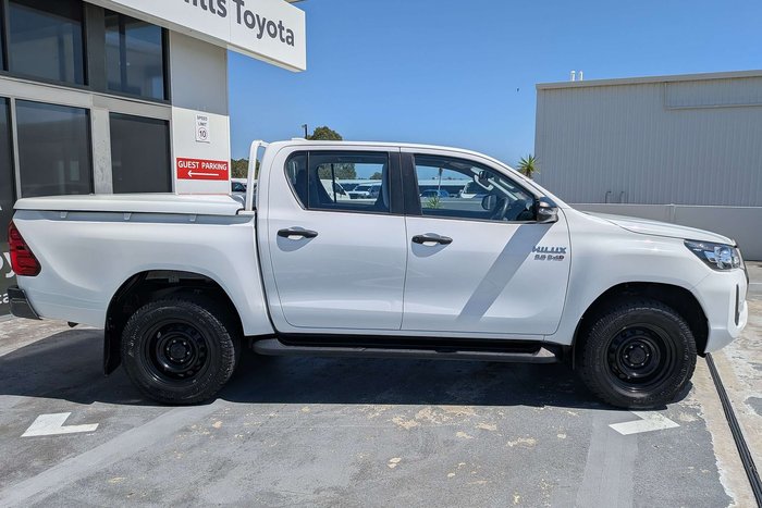 2022 Toyota Hilux SR