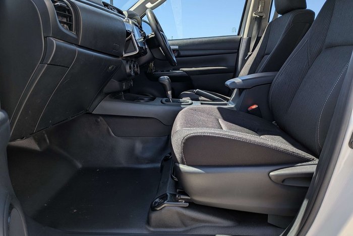 2022 Toyota Hilux SR