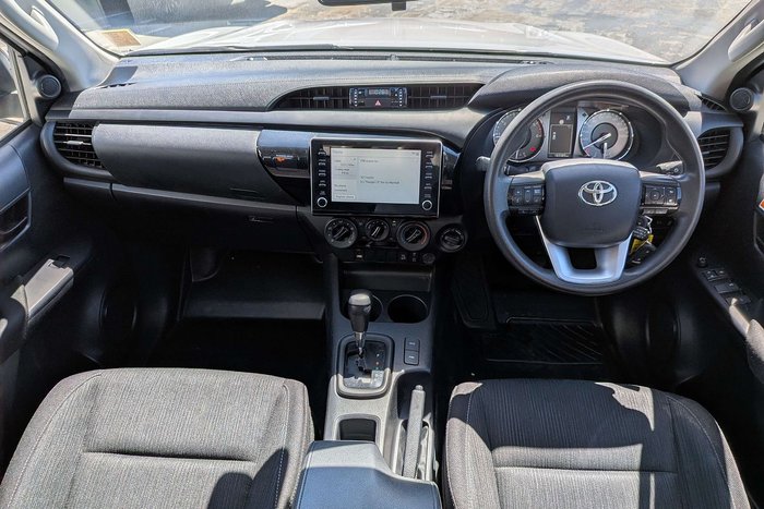 2022 Toyota Hilux SR