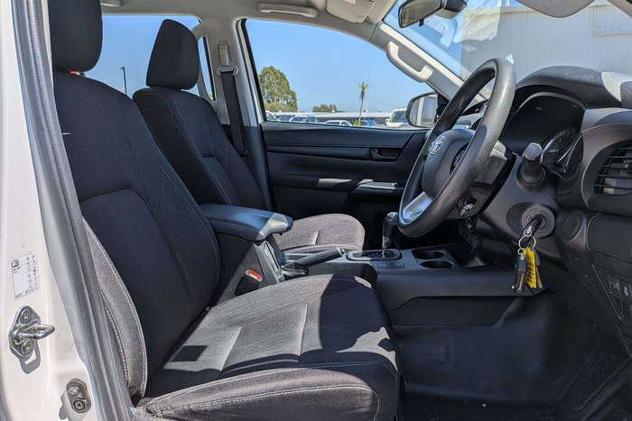 2022 Toyota Hilux SR