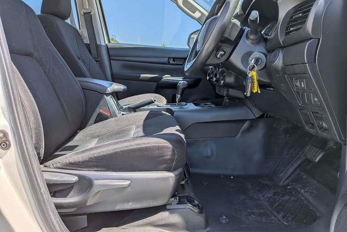 2022 Toyota Hilux SR