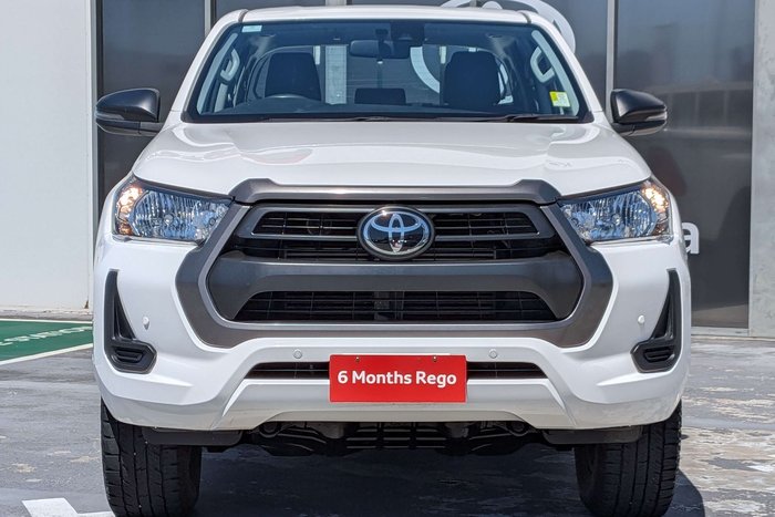 2022 Toyota Hilux SR