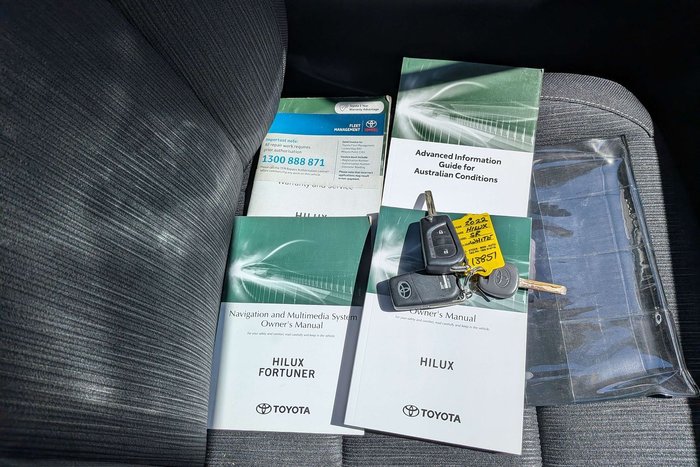 2022 Toyota Hilux SR