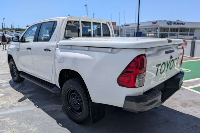 2022 Toyota Hilux SR