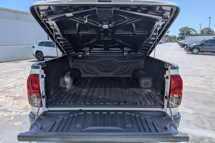 2022 Toyota Hilux SR