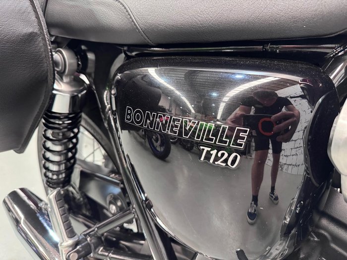2017 Triumph Bonneville T120 Bonneville Red