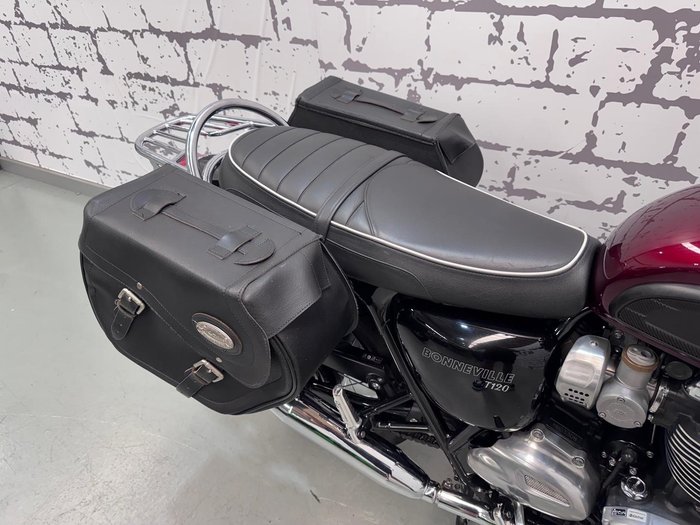 2017 Triumph Bonneville T120 Bonneville Red