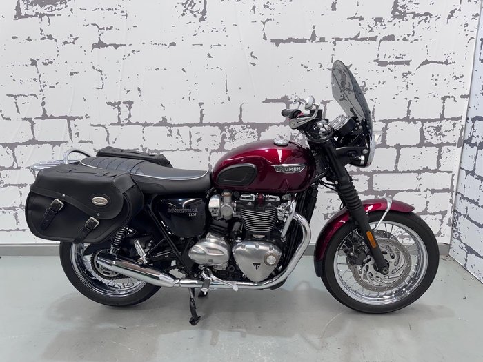 2017 Triumph Bonneville T120 Bonneville Red