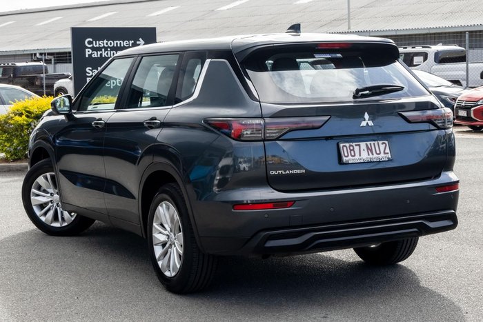 2025 Mitsubishi Outlander ES